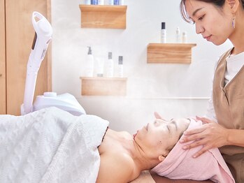 シャイニー(SHINY)の写真/「お化粧しても毛穴が隠れない,テカリが気になる」吸引,ハイドラ等で毛穴の改善が見られなかった方も必見♪