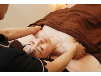 ナヒア(Nahia)/優しくしっかりデコルテケア