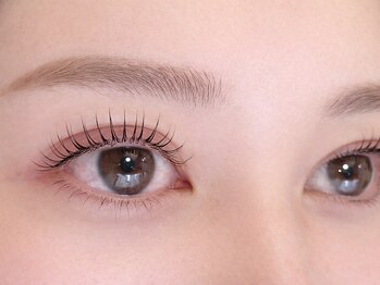 エメローズ 梅田店(AIMEROSE)の写真/高技術×スピーディー◎【アイブロウ×まつげパーマ¥7700】上130本迄¥3520～/デザインパーマ¥3850/上下5500