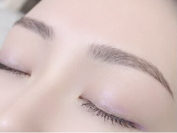 Room hair eyelash 笹塚フレンテ前店【ルームヘア アイラッシュ】の写真/【SNSで話題のハリウッドブロウリフト導入】毛流れを整え似合わせデザイン!まつげパーマとのセットも♪