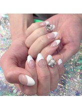 フローラ(FLORA)/フレンチにＶカットストーン