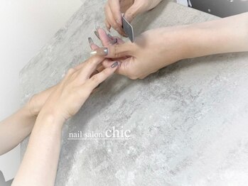 シック(chic)の写真/爪が薄い、折れやすいというお悩みや形にコンプレックスがある方に◎一人一人のお爪の状態を見極めた施術♪