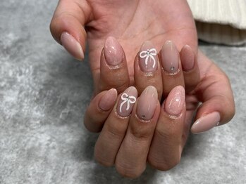 ビーガーデン(B.GARDEN)の写真/丁寧なケアで持ちの良さ自信アリ◎ネイルができない方もケアのみのメニューで美しく清潔感のある手先に！