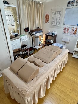 ホジュン鍼灸整体院/施術ベッド