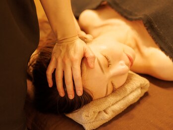 アロムティユル(AromeTilleul)/ヘッドスパ／小顔矯正