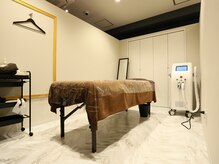 広めの個室で施術。VIOやヒゲ脱毛もお任せ下さい!