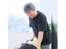アルクノ整体の雰囲気（腰から背中の筋肉にアプローチ）