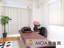 モア整体院(MOA整体院)の雰囲気（院内は白を基調とした空間◎完全個室となっております）