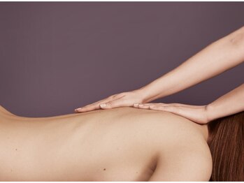 タイ古式マッサージ チェンマイ/90分のオイルはお腹や腕にも♪