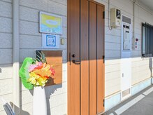 ソービュート(SO BEAUTE)の雰囲気（お花がお出迎えする玄関）