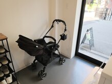 ベビーカーたたまずそのまま入れます