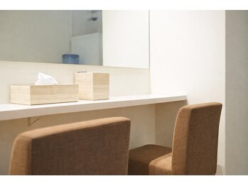 エメローズ 心斎橋店(AIMEROSE)/メイク直しスペース