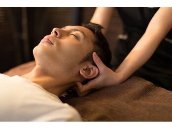 サロンエピ(Salon Epi)の写真/日々の疲れ&慢性的な首・肩こりに特化◎上半身リンパマッサージで極上の癒やし体験を！