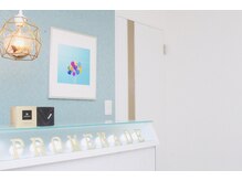 プロムナード(PROMENADE)/明るい空間の受付