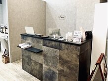 オニールヘア ネイルアンドスパ(Onir Hair Nail & Spa)の雰囲気（受付）