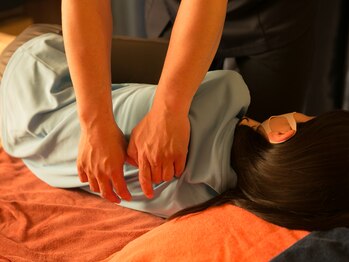 バランス整体サロン ノリノリ(NORINORI)/15)横向き 施術例 2