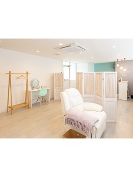 ゆったり空間で施術が受けられるサロン