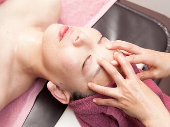 エステピーチ(Peach)の写真/≪【期間限定】冬の艶リフトフェイシャル90分￥15800→￥10500≫冬の特別なケアで美肌×リフトアップを♪