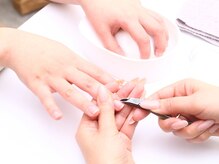 Tremolo nail and care【トレモロ ネイル アンド ケア】の雰囲気（ウォーターケアでささくれ・硬い角質を取り、潤いある指先へ♪）