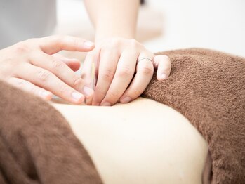 みらい接骨院/鍼灸院 堺市駅院【肩こり・腰痛・骨盤矯正】の写真/【話題の美容鍼も導入】首から目・鼻・口・顔全体への血流を促進しシワ・たるみ・むくみを改善!