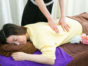 クローバー 北浦和店の写真/プロによる丁寧な施術で、首肩こり・腰痛・疲れを解消！心からリフレッシュ♪無料着替えも完備！