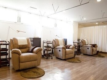 ナップ ラバーズ(Nap Lovers)の写真/《お子様同伴OK!》広々とした待合スペースには絵本やDVDを豊富にご用意☆施術スペースへの同伴も可能です◎