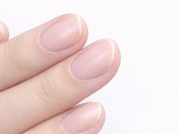 Room hair eyelash 笹塚フレンテ前店【ルームヘア アイラッシュ】の写真/【コンプレックスを自信に変える!】丁寧なハンドケアで、飾らなくても美しい“縦長”の健やかな爪へ。