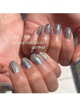 ジェルメ(germer)/左右ちぐはぐニュアンスネイル