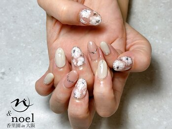 ノエル(Noel)/ベージュ×フラワーネイル