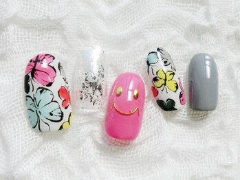 ネイリシャス(NAILICIOUS)/蝶&ニコちゃんの個性的ネイル