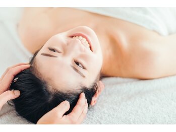 マルウル(maluulu)の写真/一味違う！大人女性の小顔矯正【頭蓋骨×頸椎 小顔リフト】で若々しいハリ艶と立体感を引き出す☆