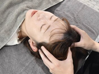 アキュリラ(Acurela)の写真/完全個室でリラックス◆国家資格者による解剖学に基づいた眠れる小顔矯正で鏡を見るのが楽しい綺麗な小顔