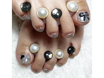 リボン×ハートのフットネイル