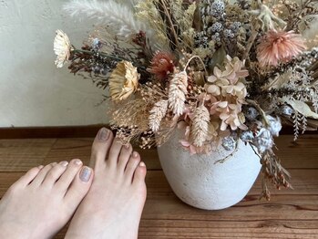 ジョワネイル(joie nail)の写真/ゆったり個室の癒やしの空間で、足元から私らしい輝きを。人と被らない大人可愛いネイルを叶えます