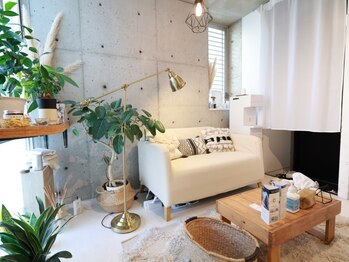 ヴィヴィアナ(viviana)の写真/【西大橋駅1分】贅沢個室でまわりを気にせず、理想の小顔に◇お顔のむくみ・こり、身体の歪みを徹底ケア！