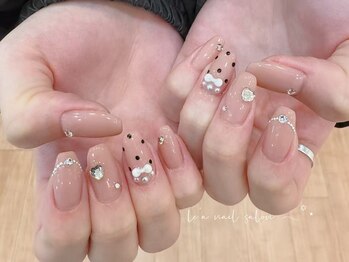 レア(Le'a)/ドットとパーツ組み合わせネイル