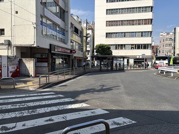 リボーン(be reborn)/〈2〉階段を降りるとロータリー