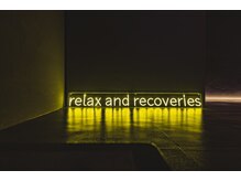 とける 心斎橋本店/ネオンサイン煌めくメインルーム