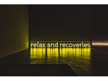 とける 心斎橋本店/ネオンサイン煌めくメインルーム