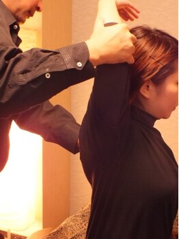 オメガローズの写真/【肩コリ腰痛等でお悩みの方】長時間同じ姿勢での作業や運動不足による頑固な首肩コリに！眼精疲労にも◎