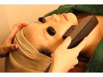 貴宝石岩盤浴ホットヨガスタジオ ぷりずむ/フォトオーロラコース