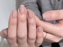 ブラソンネイル(Blossom nail)/さりげなく輝くピンクベージュ