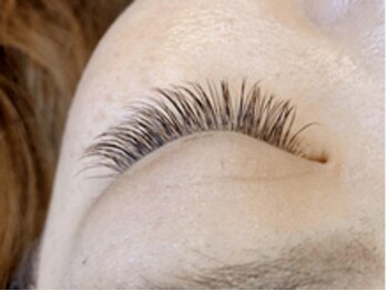 ラヴィアイリス 甲府東店(Lavie Eyeris)/自然に目を大きく見せるデザイン