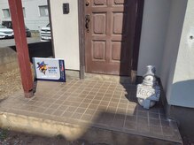 ダンディスター 坂戸店/８．玄関前にダンディスター看板