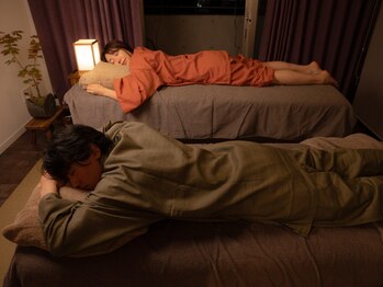 癒し処 利休 堀江店の写真/【ペア利用OK◎】日頃の疲れを癒す贅沢時間を大切な方と一緒にお過ごしください♪水素水/和漢オイル利用