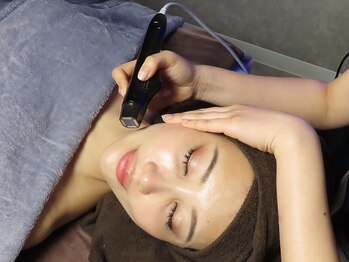 ユニ(uni.)の写真/光フェイシャルで透明感のあるハリツヤ肌へ☆痛みの少ない施術でエステ初心者の方にもオススメです◎