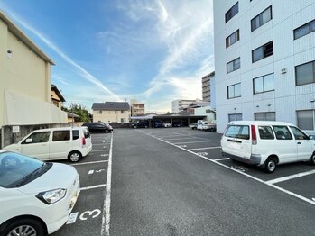 ライフ 奥田店/店横駐車場