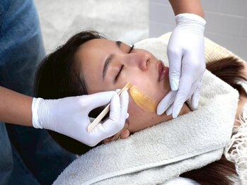 ハリウッドブロウリフト ワクシー 表参道店(HOLLYWOOD BROW LIFT WAXYYY.)の写真/【話題】春の印象チェンジに*フェイスワックスでつるんと毛穴レス美肌&美眉でナチュラルに垢抜けた印象へ♪
