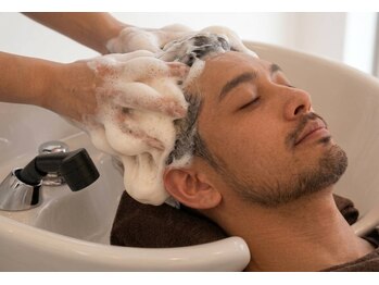 ISSOU head spa【イッソウヘッドスパ】ヘッドスパ専門店/ヘッドマッサージ/眼精疲労の写真/男性特有の頭皮悩みも解決!毛穴の酸化汚れを一掃し、育毛促進&清潔感ある健やかな頭皮環境へ◎