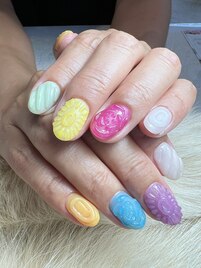 流行りのドロップネイル